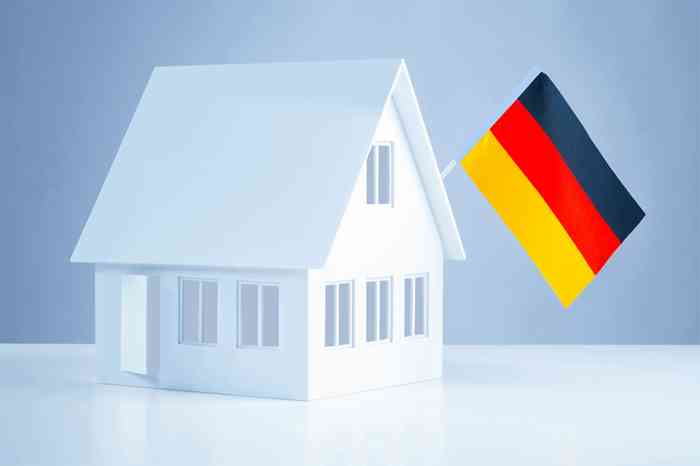 Abstraktes Häuschen mit Deutschland Flagge - © Grispb - stock.adobe.com