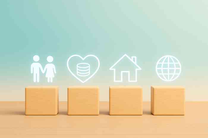 Icons zu Personen, Herz, Haus und Globus - © K-Photo - stock.adobe.com