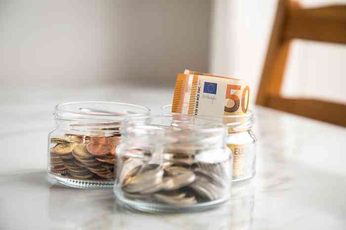 Geld in Gläsern - © Christin Klose - stock.adobe.com